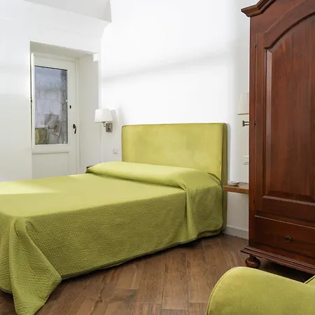L'antica Pigna Chateau 维克艾库塞