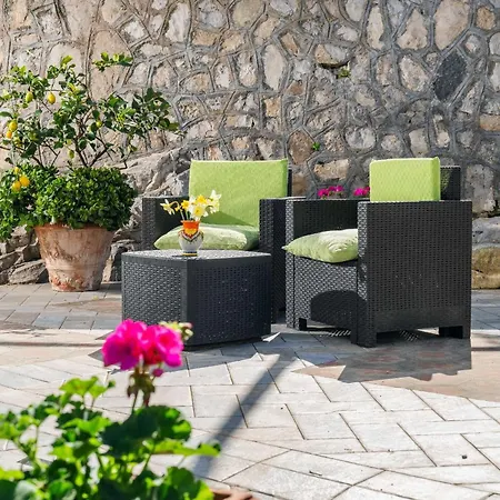 L'antica Pigna Chateau Holiday home *